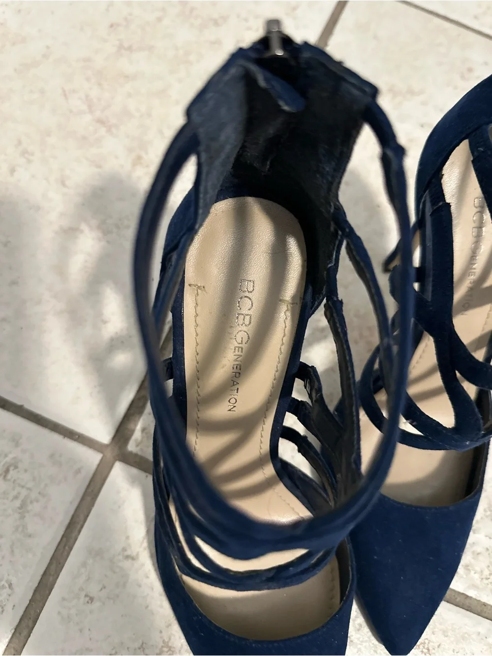 BCBGeneration sleek pointed